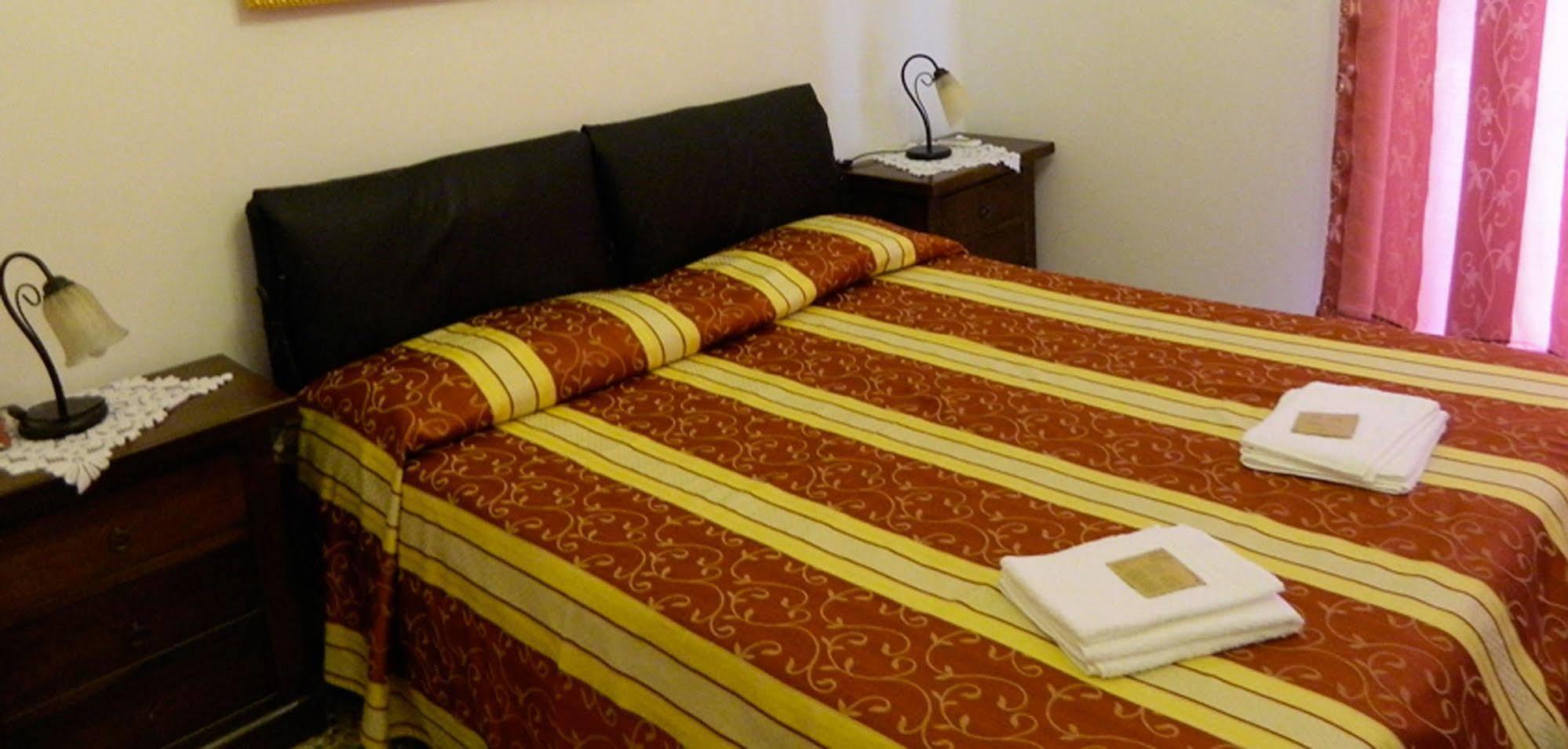 Crispi Rooms Catania Exterior photo