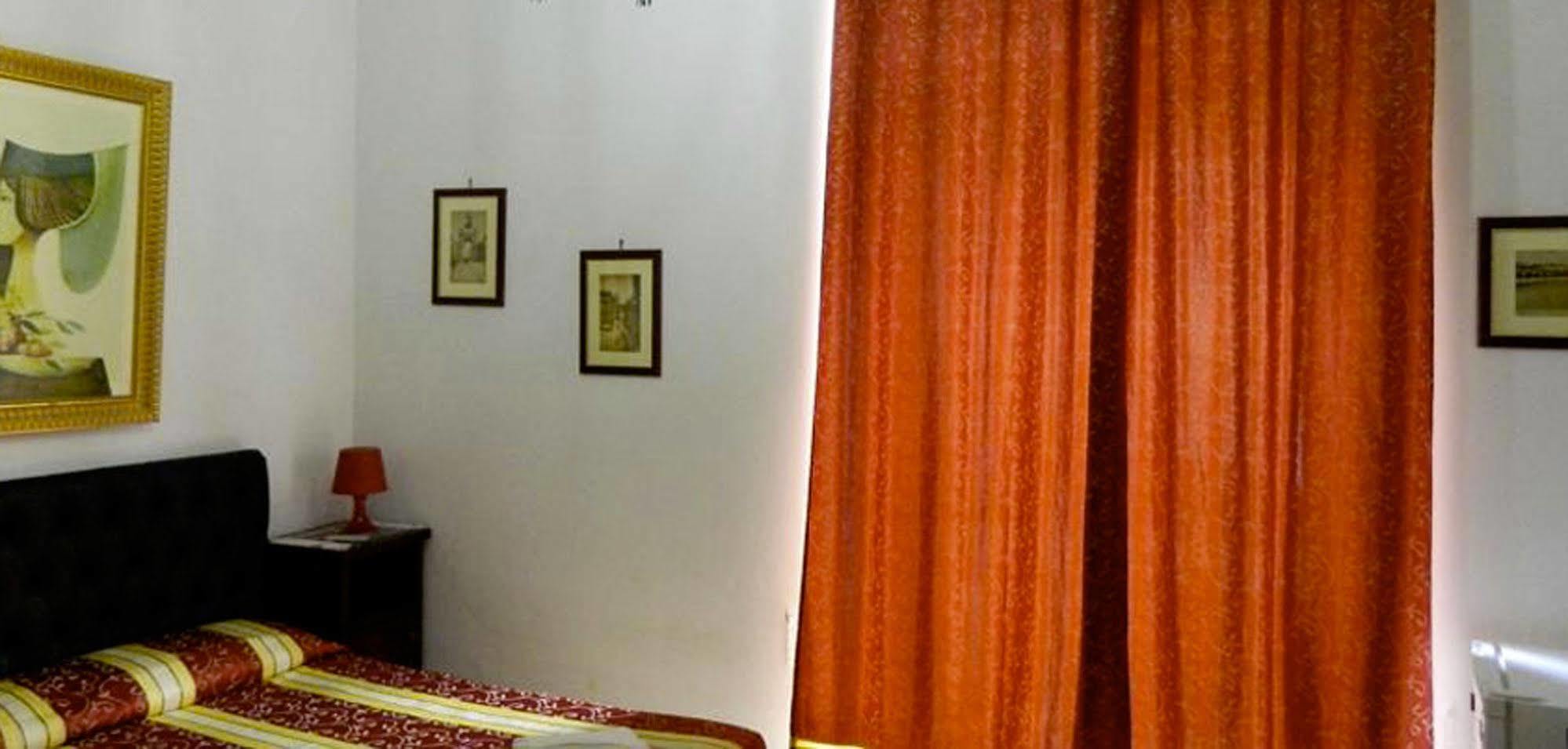 Crispi Rooms Catania Exterior photo